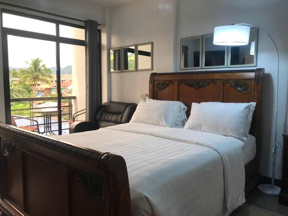 Suite with Balcony - Photo 2