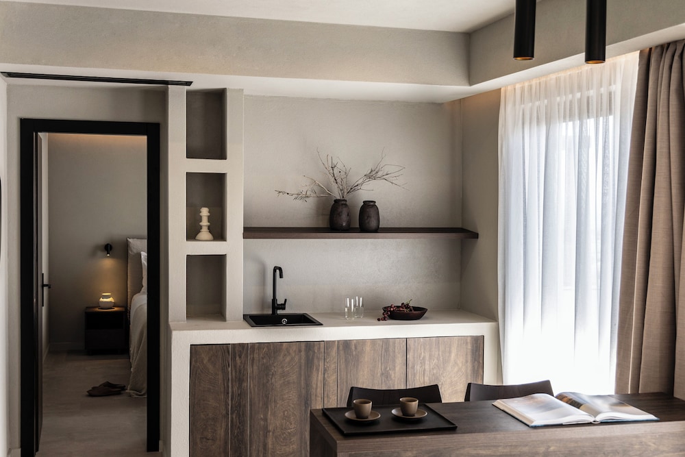 Lithos 2 Bedroom Suite | Partial Sea View photo 3