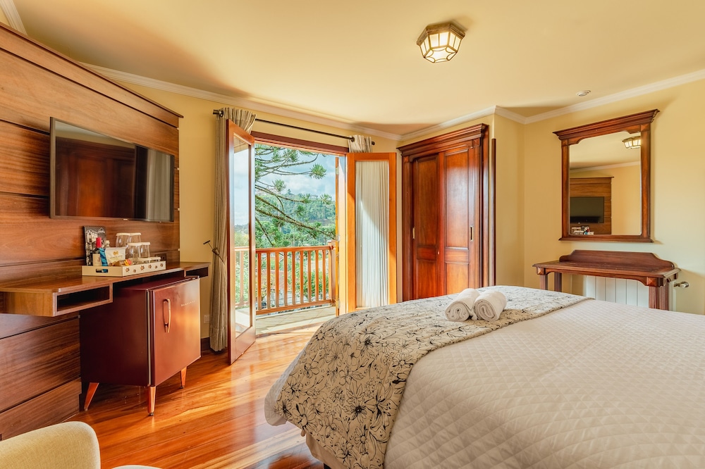 Deluxe Triple Room, Patio photo 1