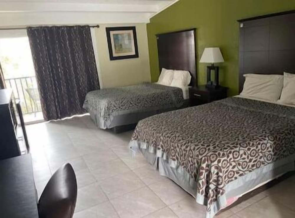Basic Room, 2 Queen Beds, Smoking photo 3