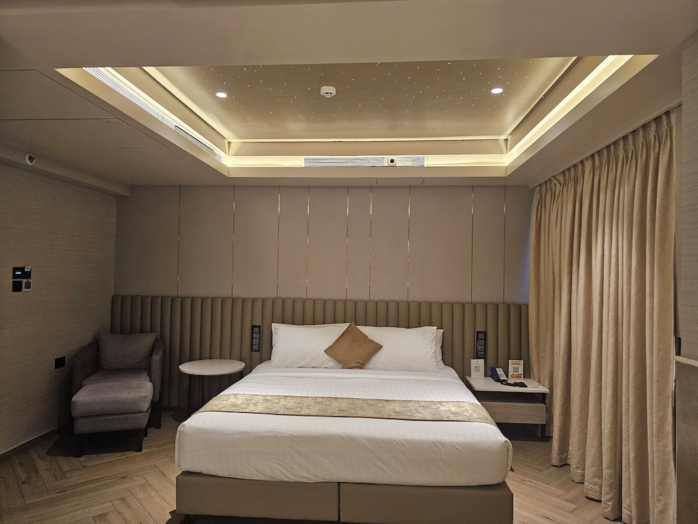Premium Room with Grand Bathtub - Photo 5