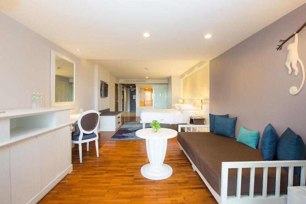 Room, 1 King Bed, Terrace - Photo 2