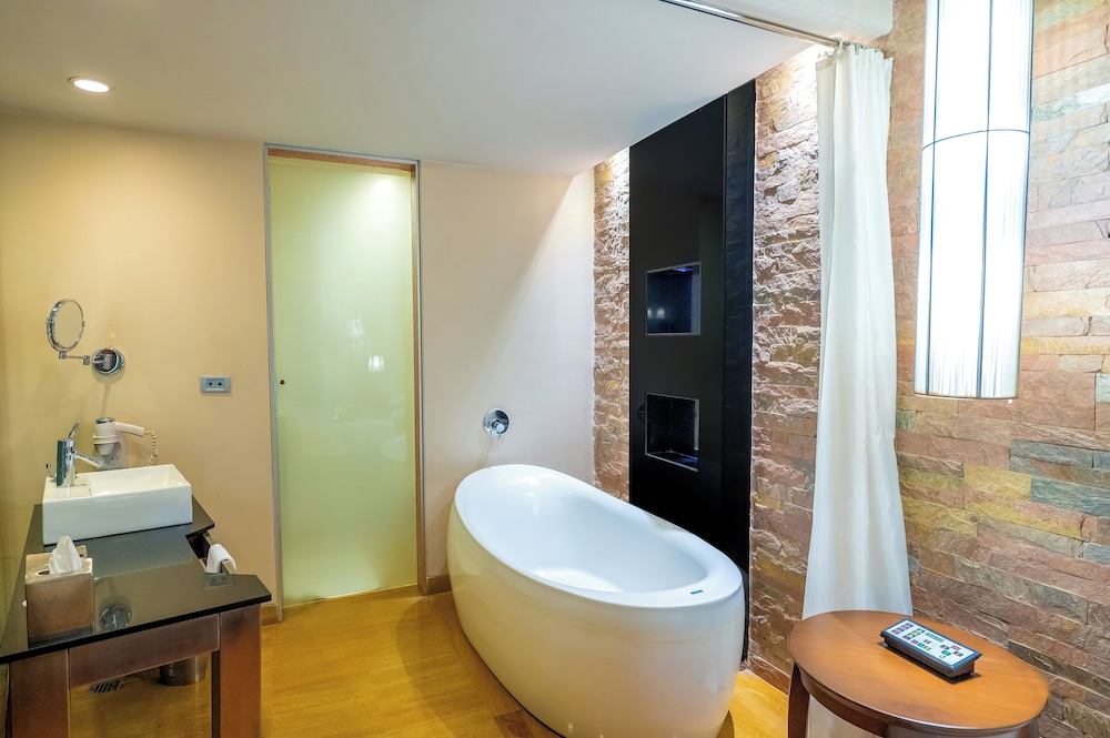 Deluxe Room - Photo 2