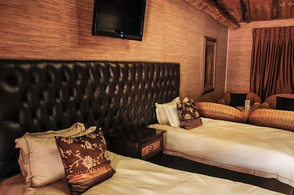 Standard Room, 1 Bedroom (Double/Twin Room - Shower) photo 2