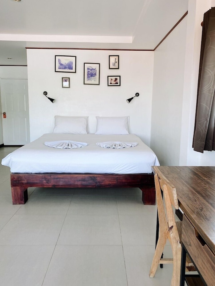 Deluxe Balcony Room photo 2