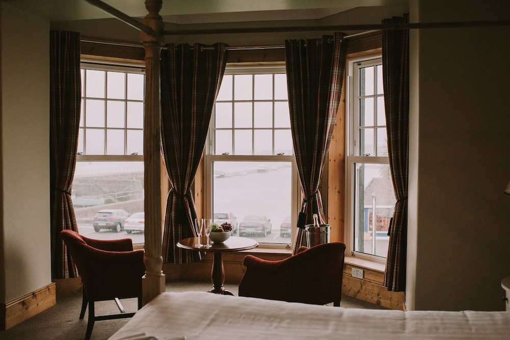 Deluxe Four-Poster Room, Sea View photo 3