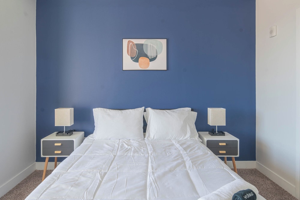 Luxury Apartment, 1 Queen Bed with Sofa bed, Non Smoking, Air conditioning photo 3