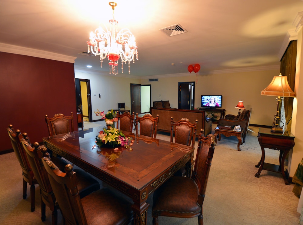 Ambassador Suite - Photo 1