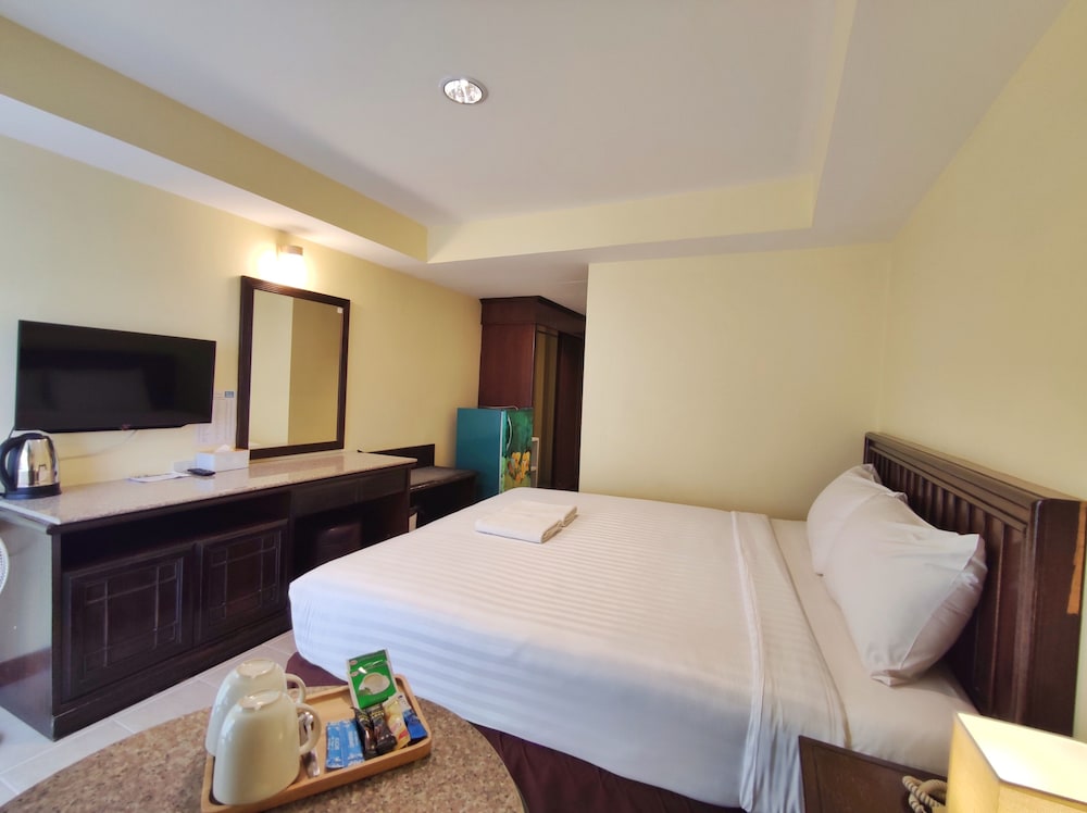 Superior Room, 1 King Bed, Balcony, Pool View - Photo 3