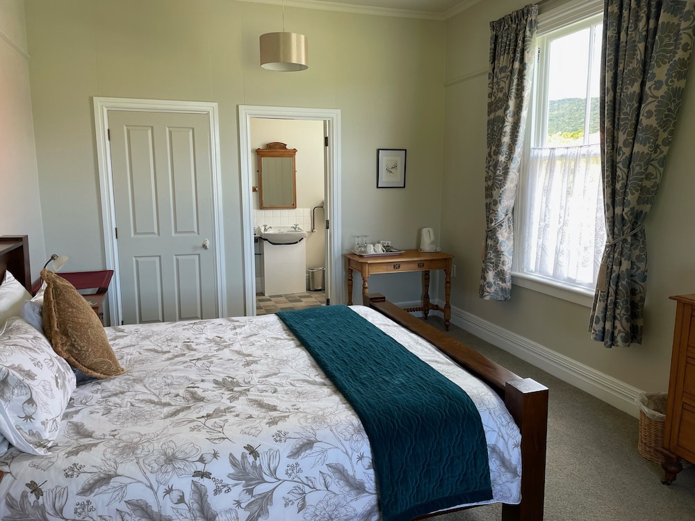 Superior Double Room, 1 King Bed, Lake View, Ground Floor photo 2