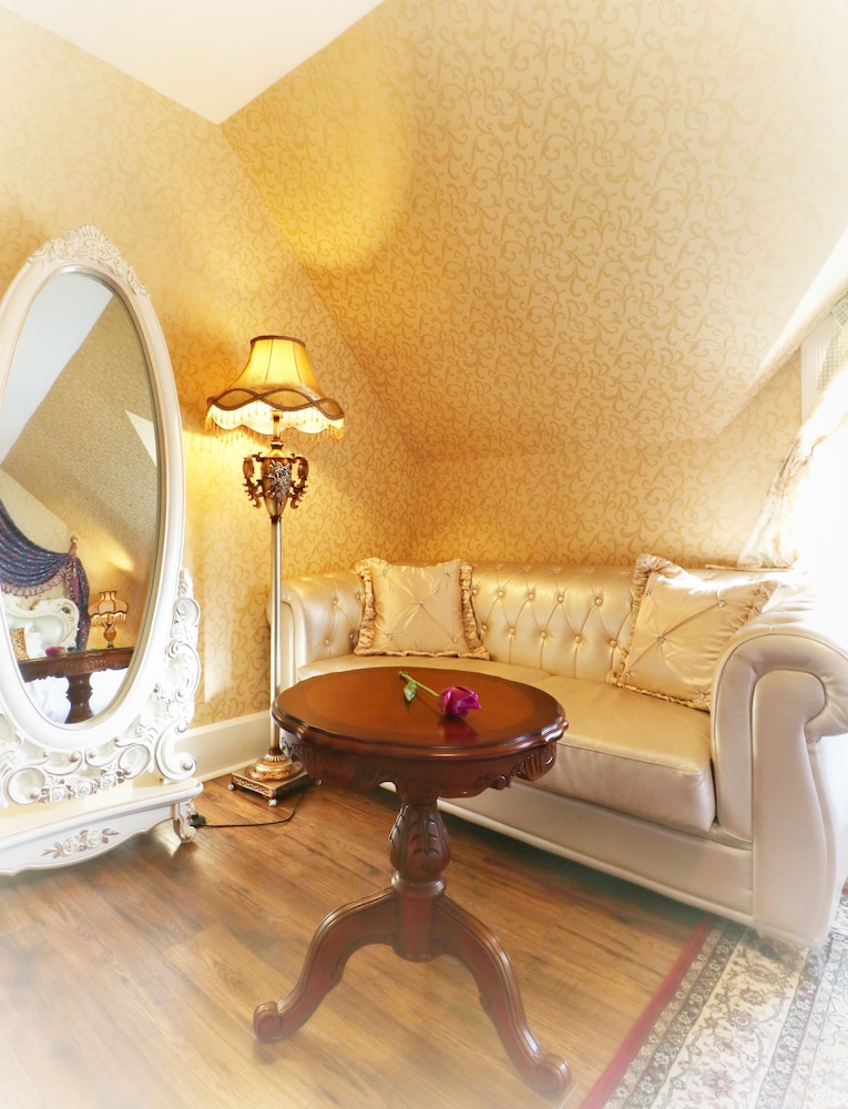 Superior Room, 1 King Bed, City View - Second Floor photo 1