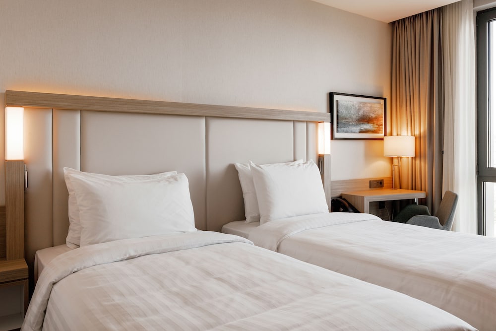 Standard Room, 2 Twin Beds, City View - Photo 6