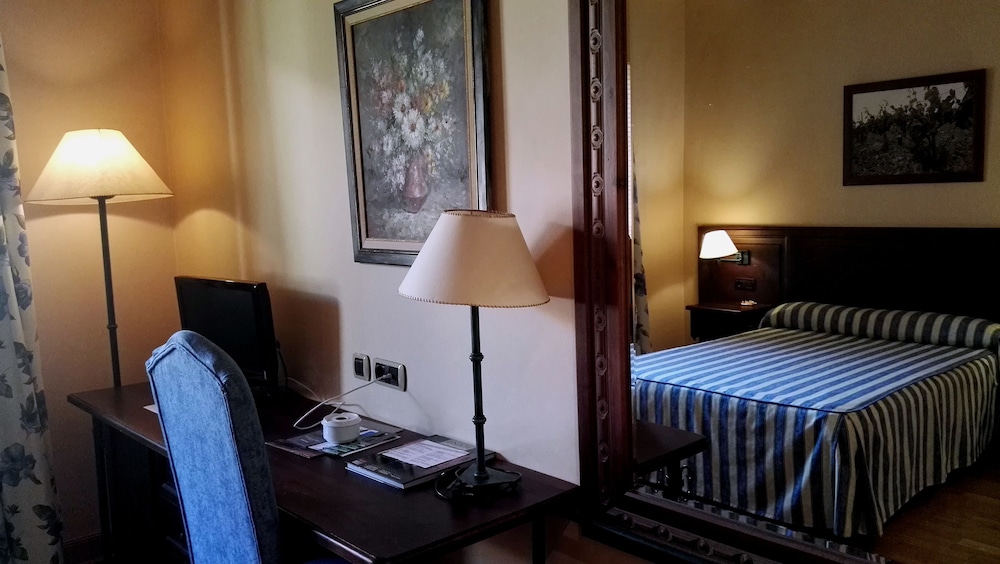 Basic Double Room Single Use photo 2