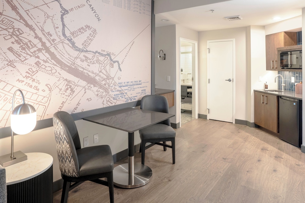 Standard Suite - Photo 3