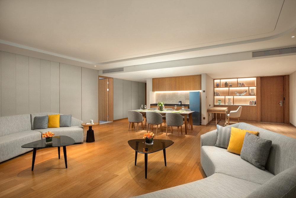Suite, 1 Bedroom - Photo 1