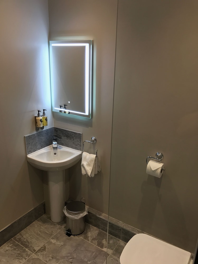 Raven Hotell, Bilde 29