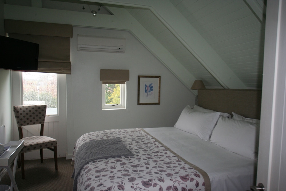 Basic Room (No View) photo 3