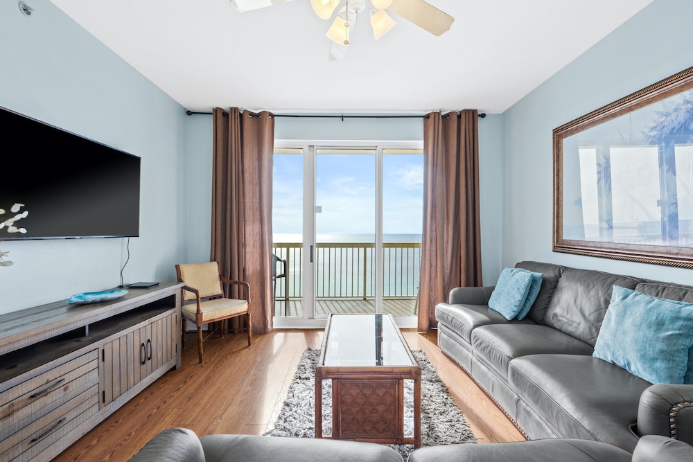 Condo, 3 Bedrooms, Sea View (1904W)