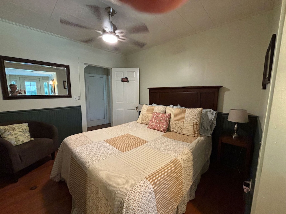 Standard Double Room, Private Bathroom (Stems & Petals) photo 3