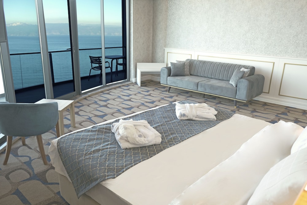 Executive Suite Room , Sea View - Photo 2