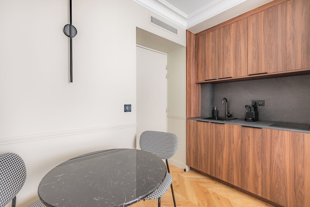 Basic Apartment photo 2