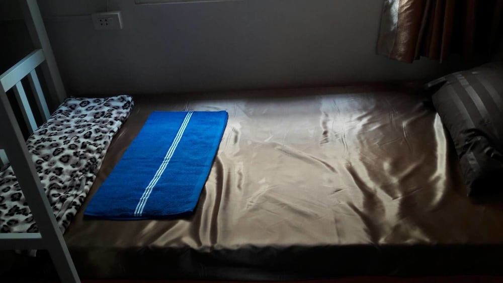 Private Dormitory With Shared Bathroom photo 2