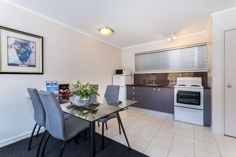 One Bedroom Suite, Multiple Beds, Non Smoking, Full Kitchen