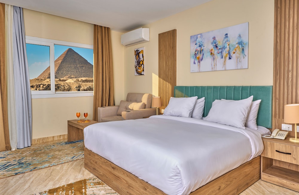 Deluxe Double Room With Panoramic Pyramids View photo 1
