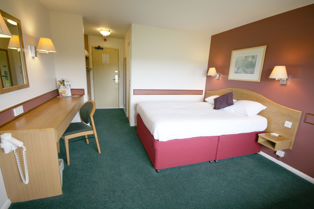 Room, 1 Double Bed, Non Smoking - Photo 2