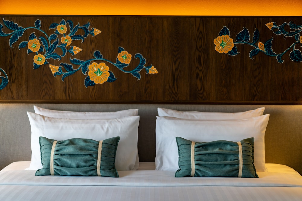 Superior Room, 1 King Bed photo 3