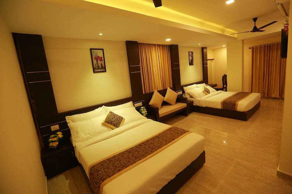 Family Suite, 2 Queen Beds, Accessible, City View photo 1