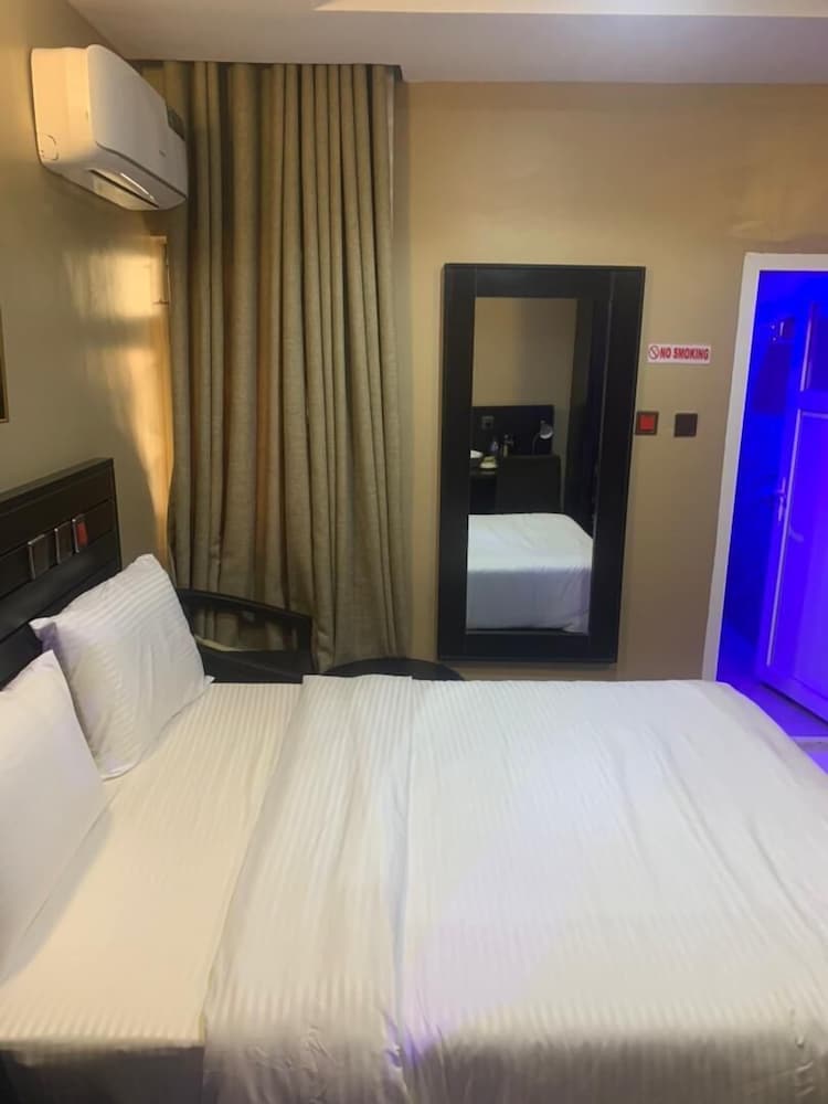 Deluxe Room - Photo 2