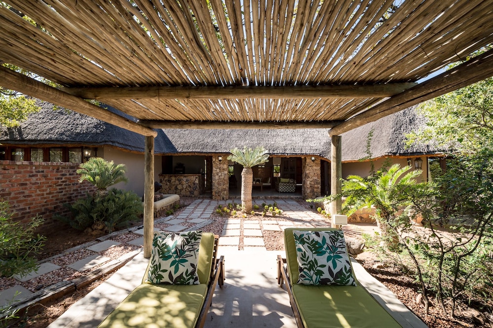 Traditional Cabin, 5 Bedrooms (Rhino Bushcamp) photo 2