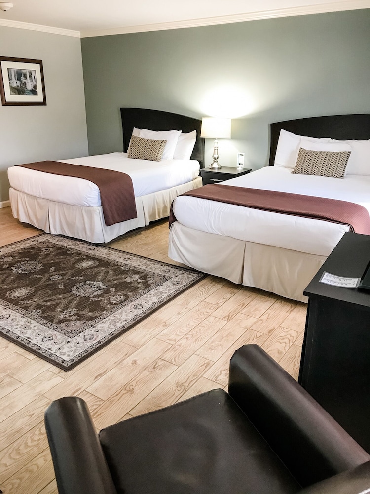 Standard Room, 2 Queen Beds, Accessible, Non Smoking (Double Queen Hotel Room) photo 1