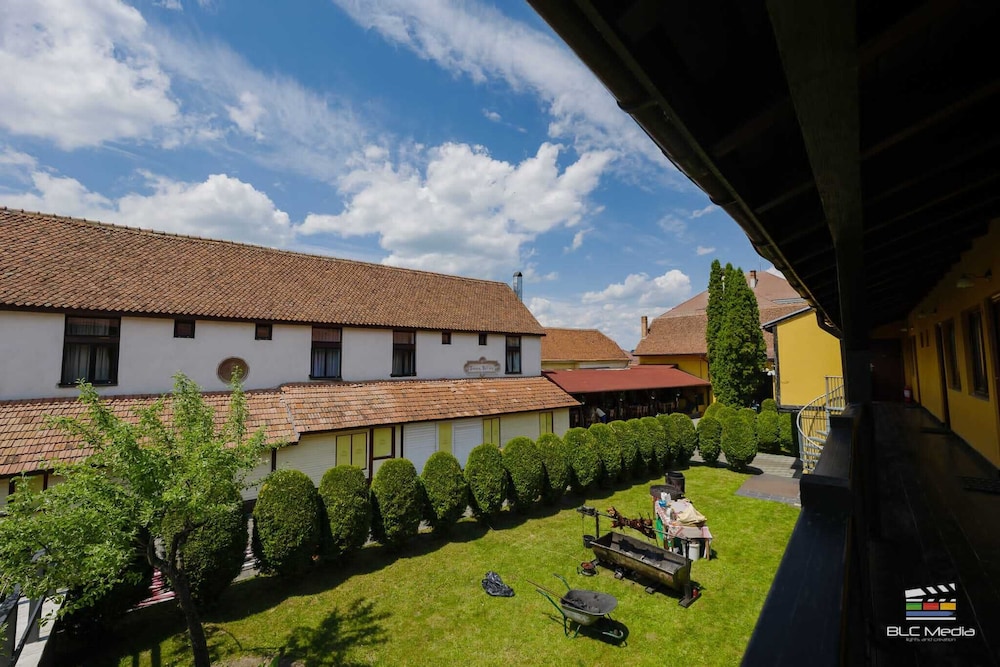 Business Double Room, 1 Bedroom, Non Smoking, Garden View photo 2