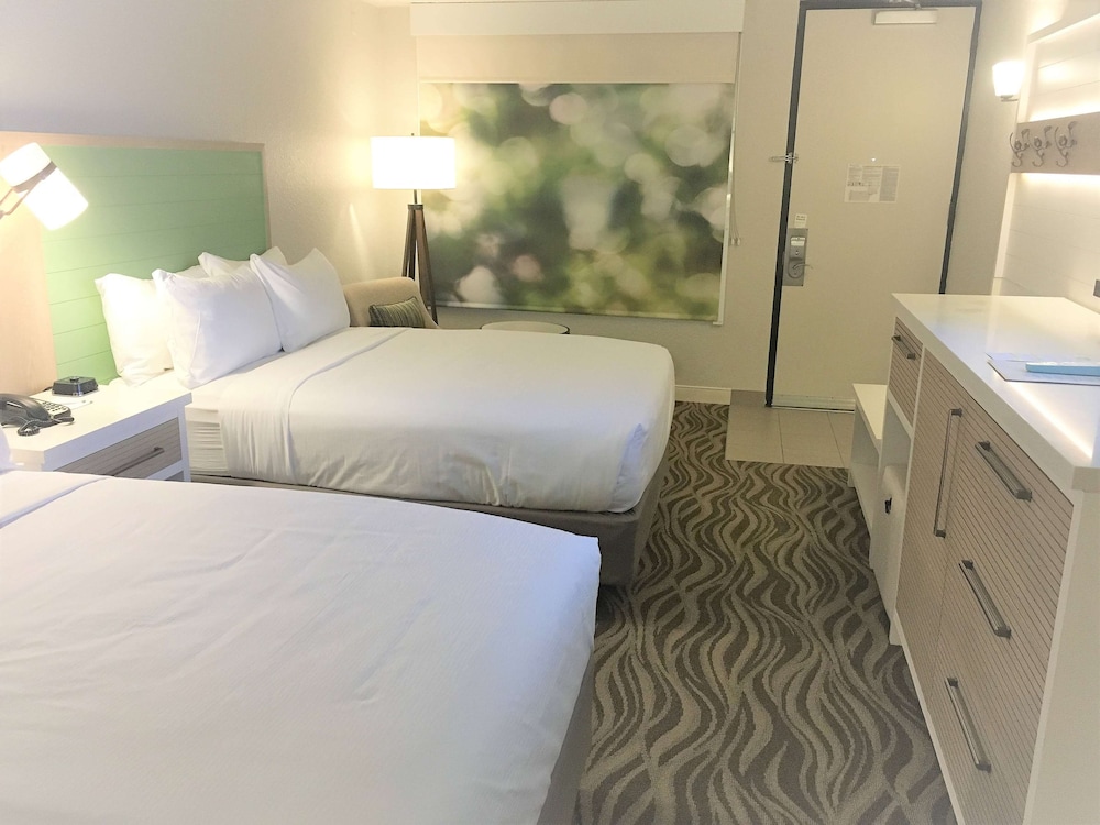Room, 2 Double Beds (Exterior Entry) photo 1