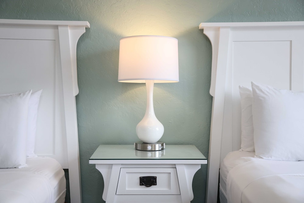Standard Room, 2 Queen Beds - Photo 6