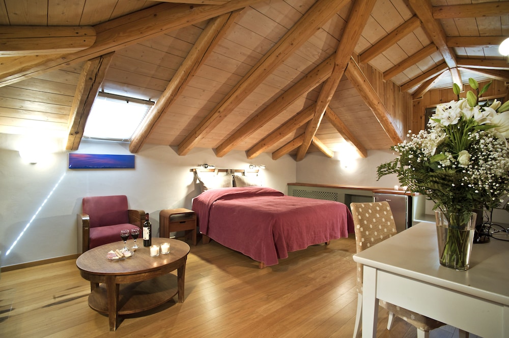 Junior Suite, 1 Queen Bed