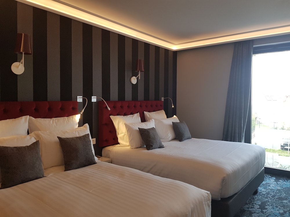 Room, 2 Double Beds - Photo 2