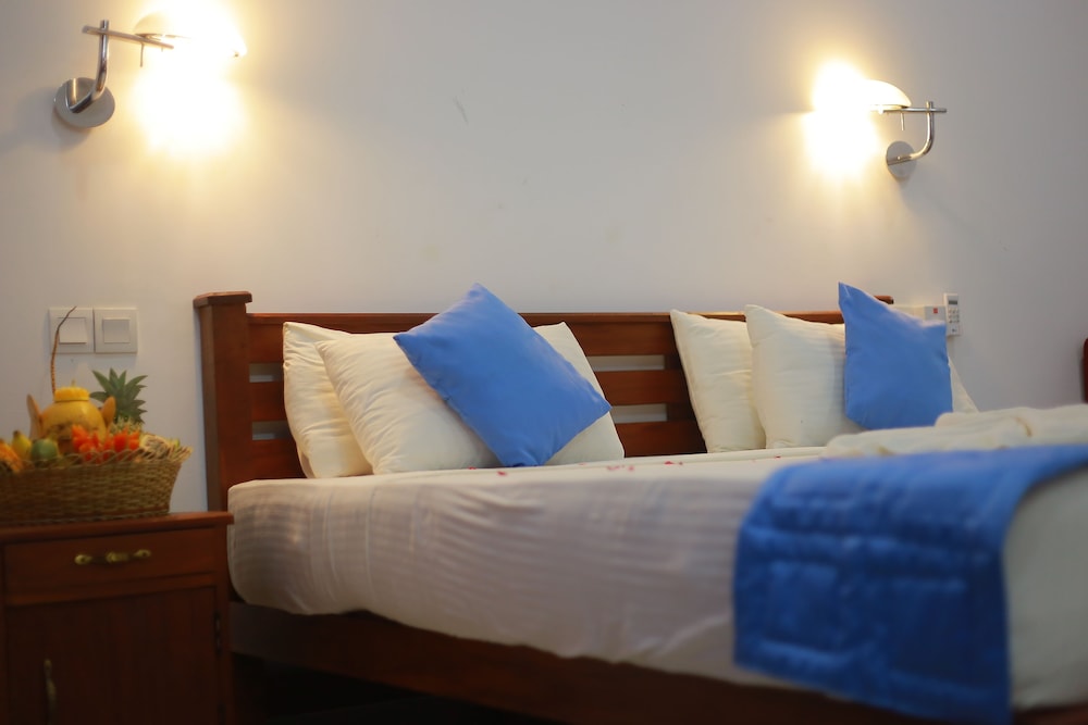 Deluxe Double Or Twin Room, 1 King Bed, Mountain View photo 1