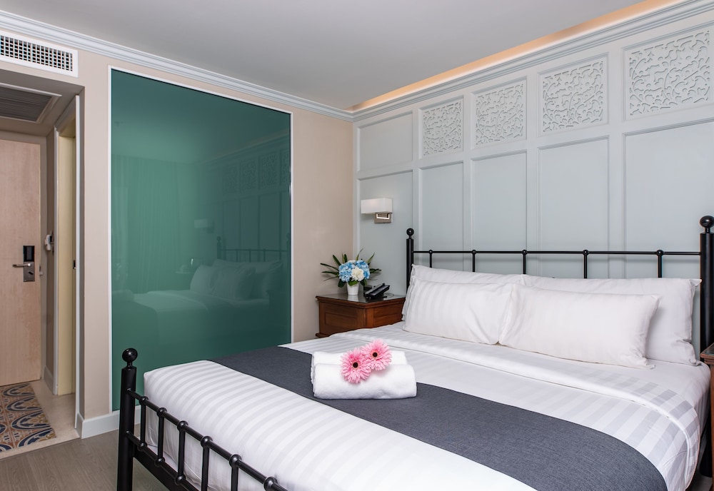 Deluxe King Room photo 2