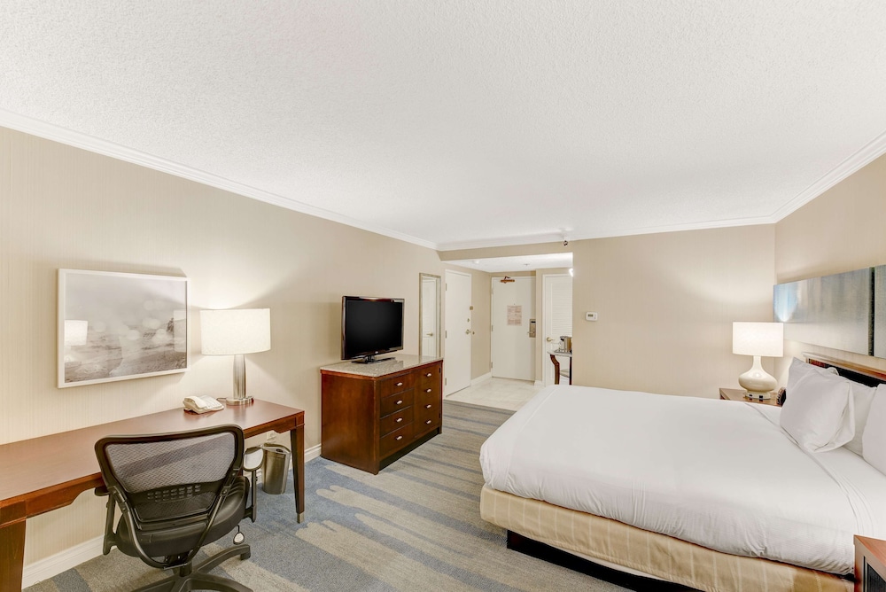 1 King Bed, Mobility Accessible, Roll In Shower - Photo 8