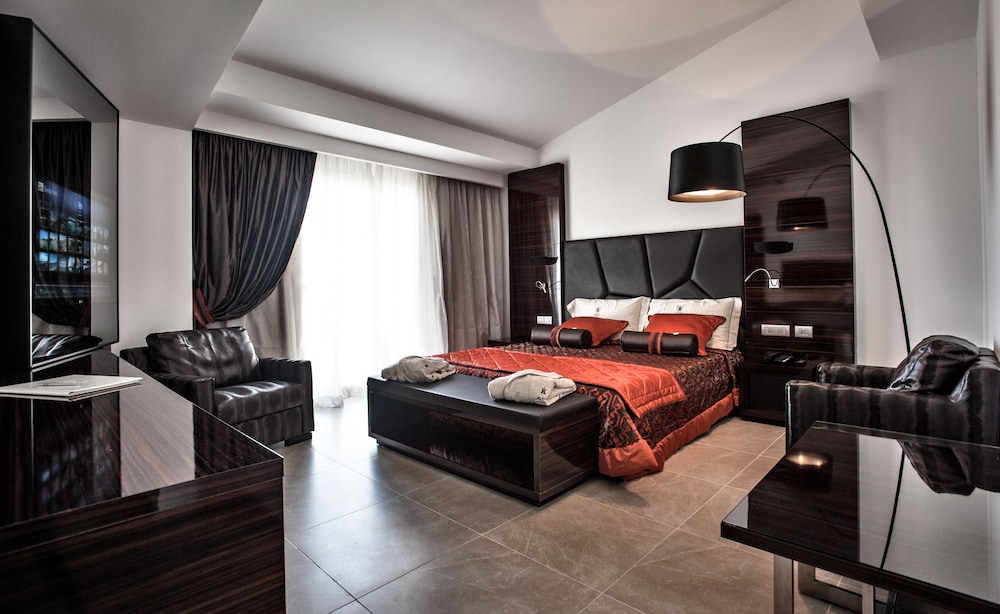 Senior Suite, 1 King Bed photo 3