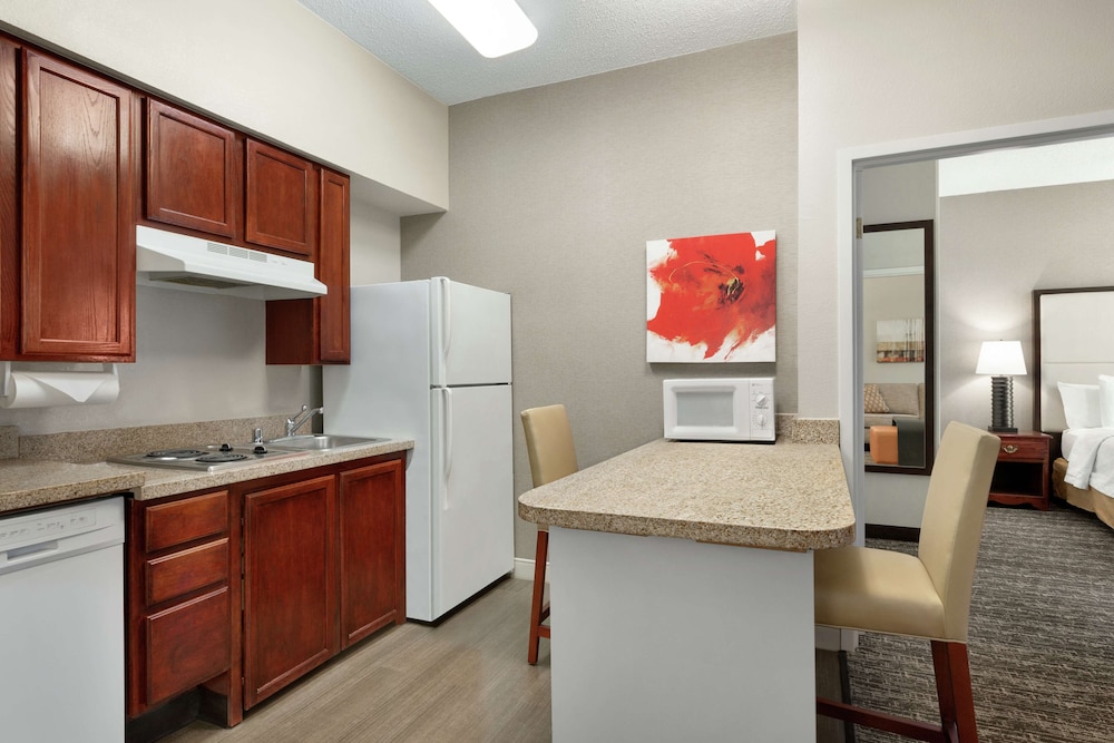 Suite, Accessible, Non Smoking (Mobility & Hearing, Roll-in Shower) - Photo 5