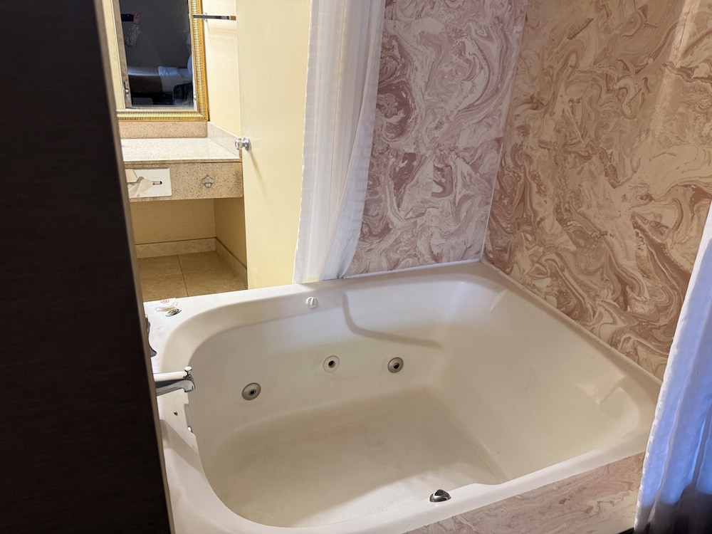 Suite, 2 Queen Beds, Non Smoking - Photo 3
