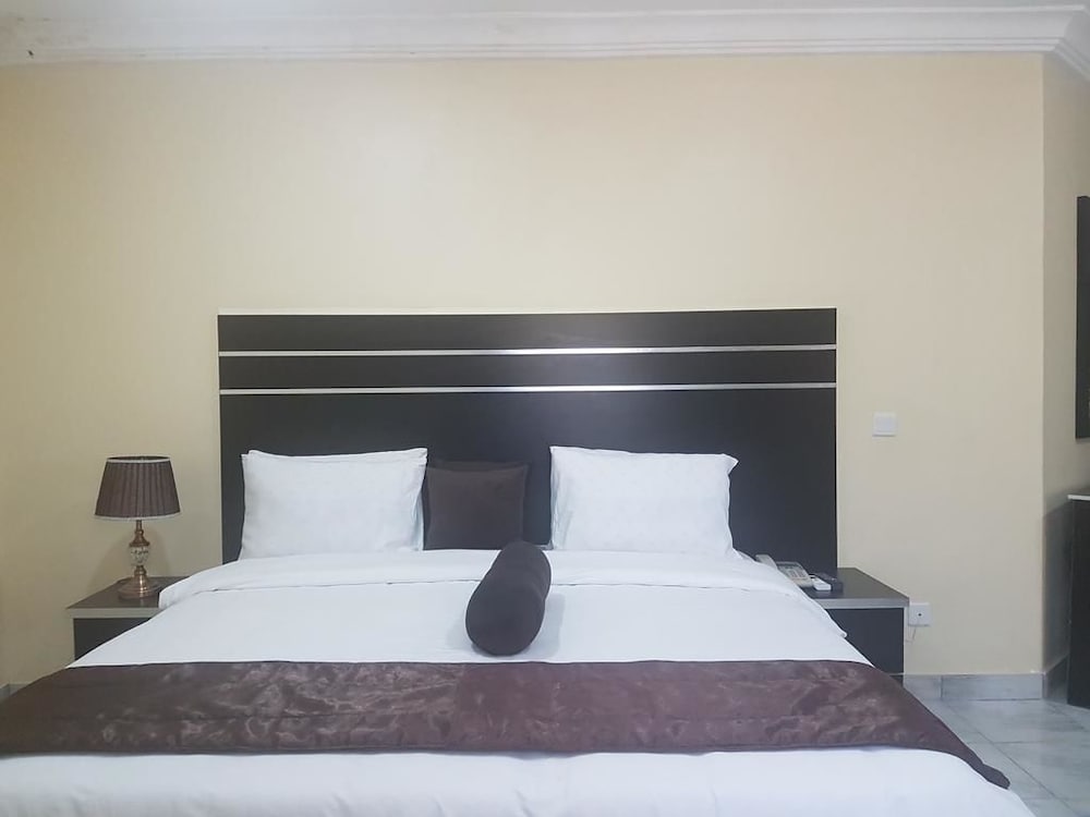 Royal Room, 1 Queen Bed, Non Smoking photo 3