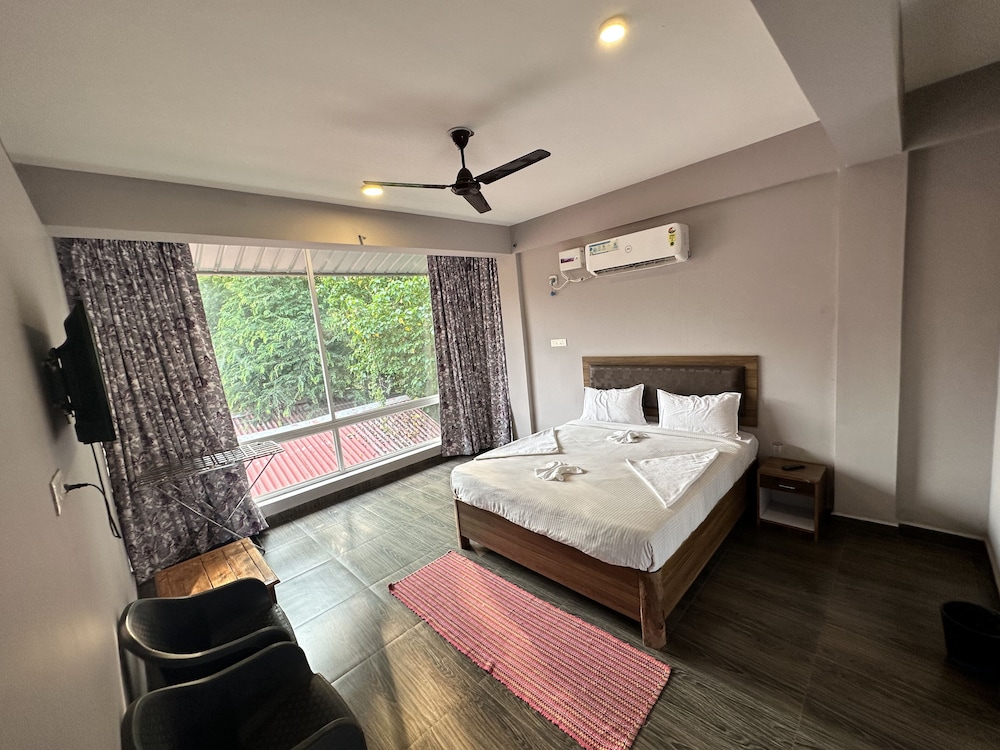 Deluxe Room - Photo 16