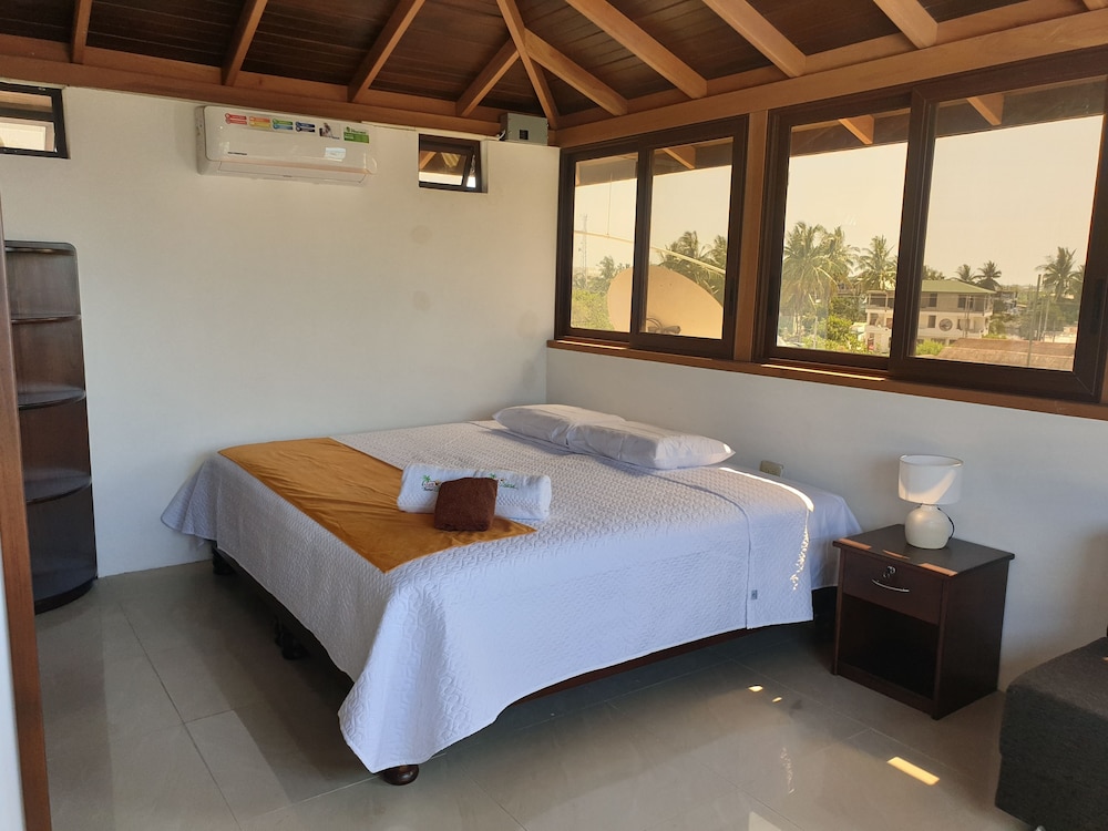 Junior Suite, 1 King Bed with Sofa bed, Refrigerator & Microwave, Sea View photo 1