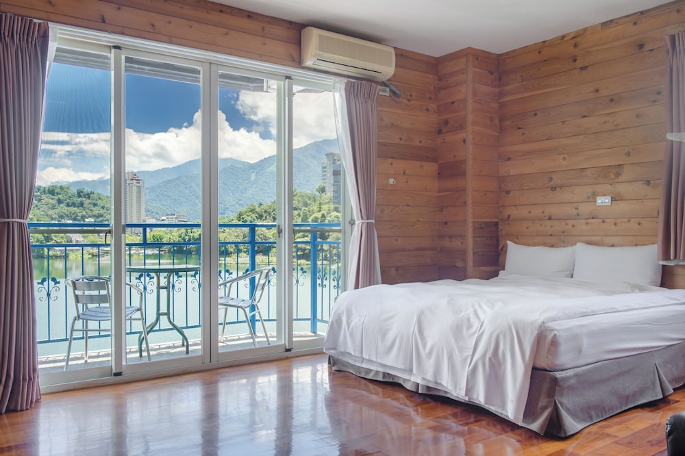 King Room with Lake View - Photo 4