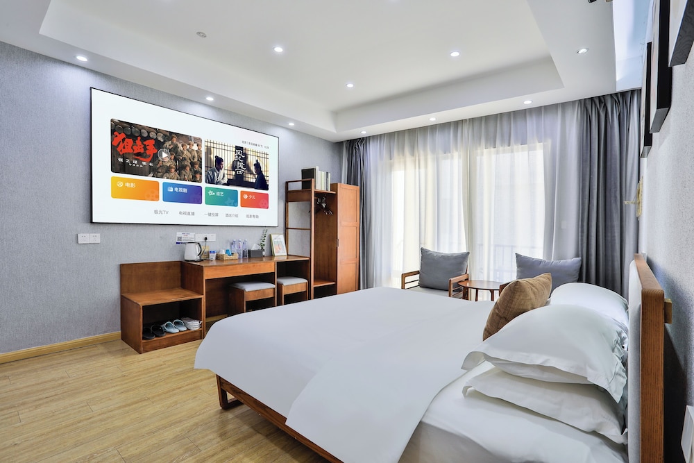Suite, Garden View